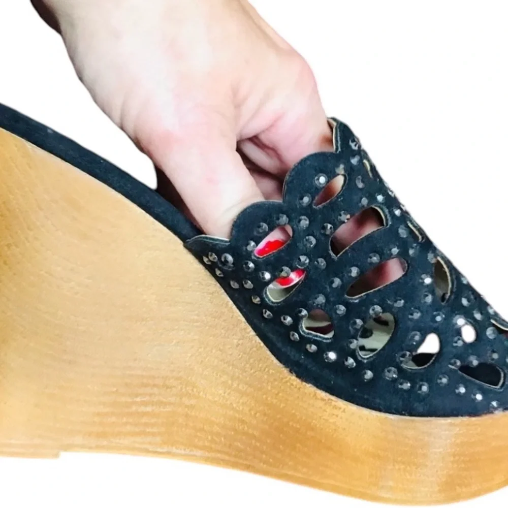 Zigi Soho size 10 black platform wedge with silver studs NWT